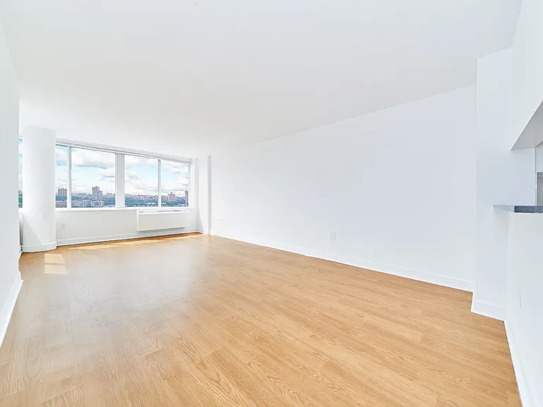 160 Riverside Blvd #16H — Photo 3
