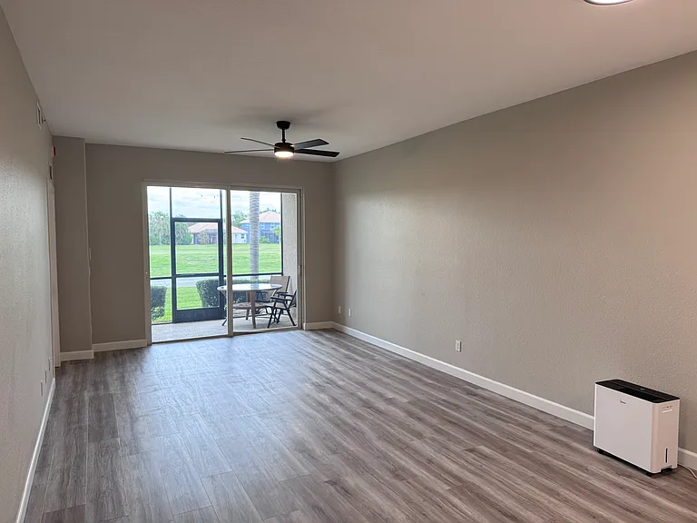 819 Fairwaycove Ln #103 — Photo 2
