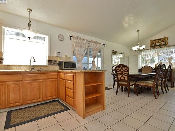 5th image of 34849 Skylark Dr