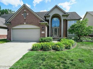 115 Charrington Ct, Franklin, MI 48025