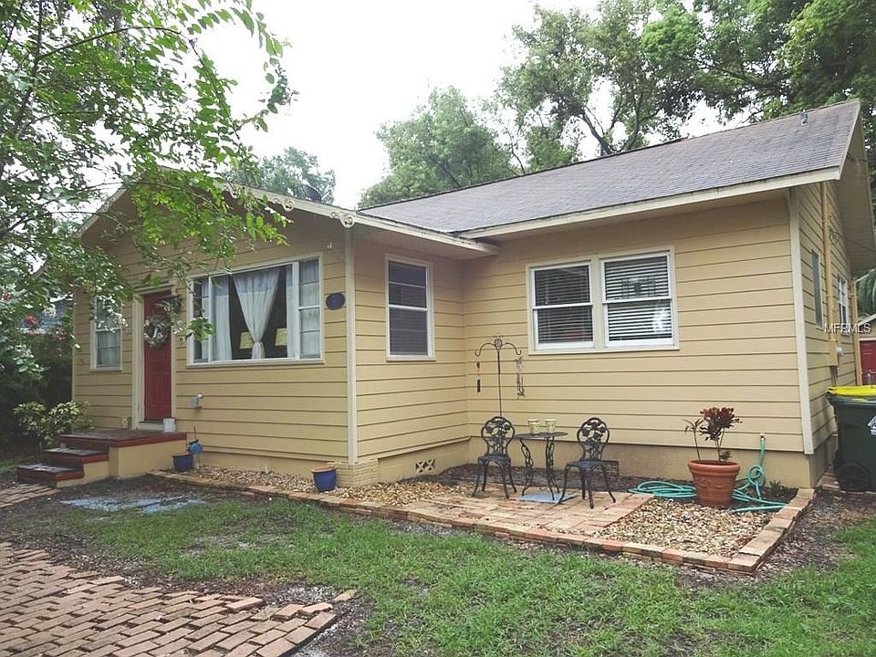 1st image of 1065 Linden St