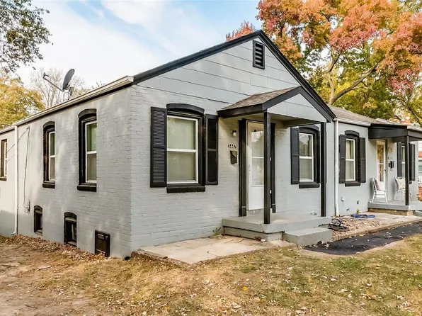 3447 Saint Mark Ln, Saint Ann, MO 63074