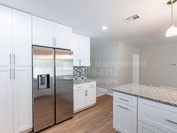 2nd image of 110 W Seldon Ln