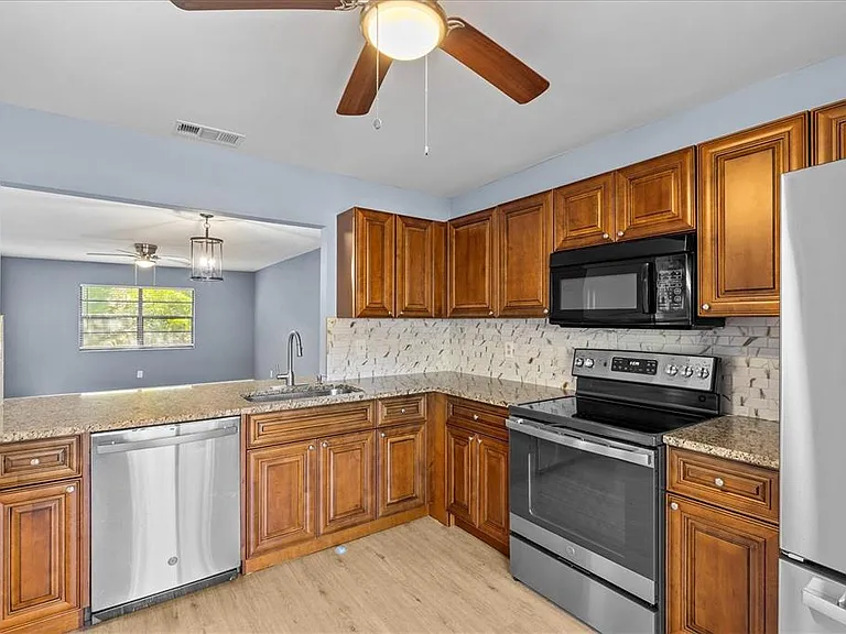 4045 Arrowwood Ct — Photo 9