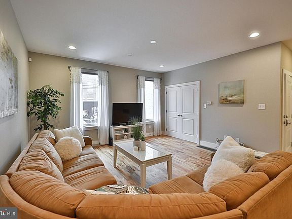 4th image of 825 N 20th St #C