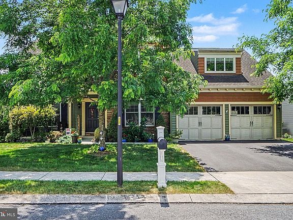 3rd image of 14 Finch Dr