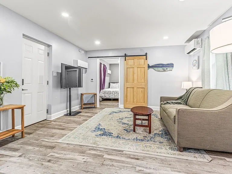 908 N 57th Ave — Photo 38