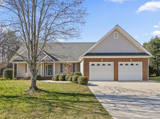 374 Skip Ln, Soddy Daisy, TN 37379