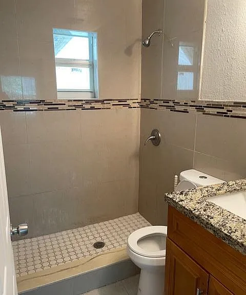 725 21st St #2 — Photo 8
