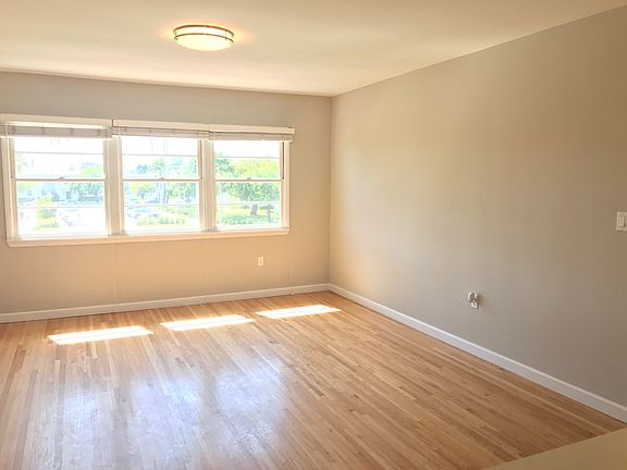3rd image of 1749 Penmar Ave APT 2