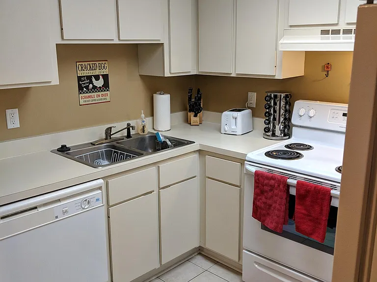 127 Groton Dr — Photo 12