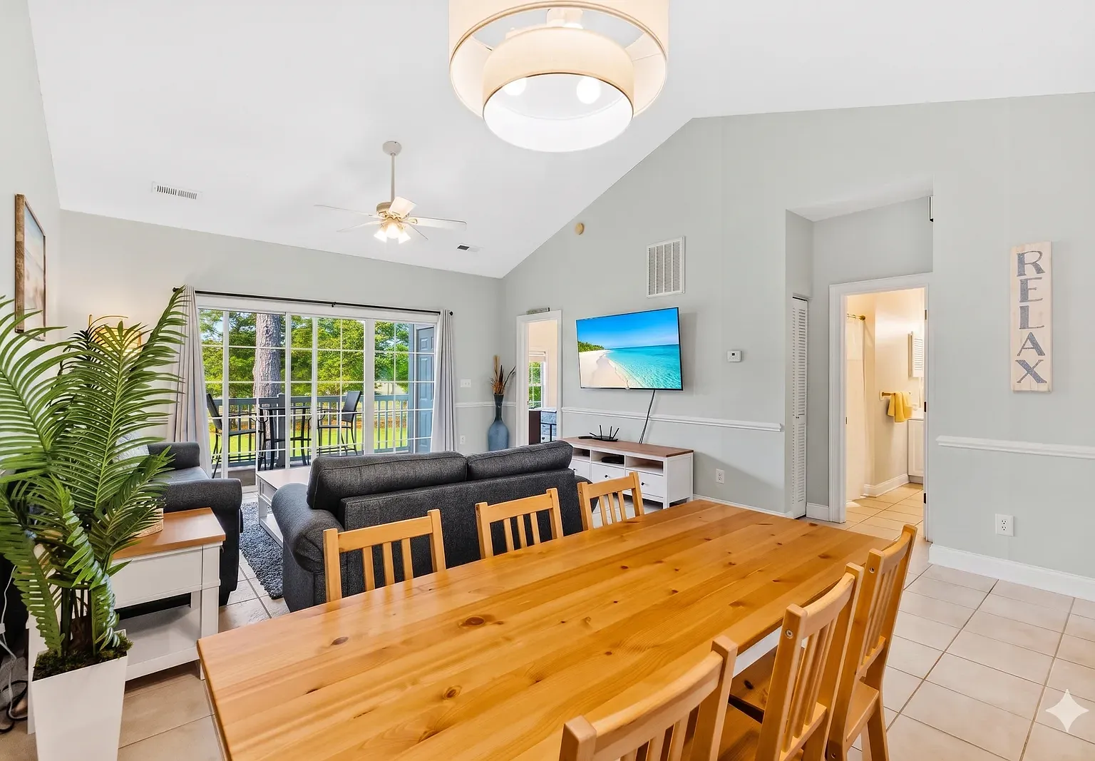 2 bed, 951 sqft, $1,900 — Photo 2