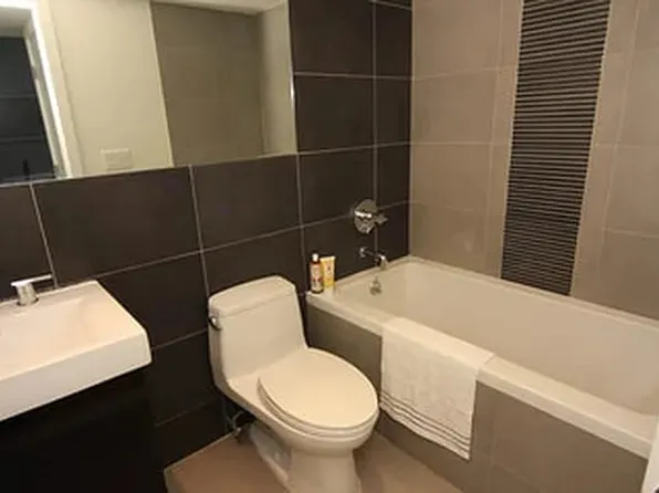 320 Bedford Avenue image 7 of 11