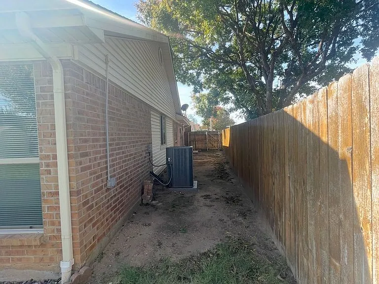 2201 Sage Ln — Photo 21