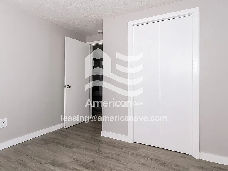 943837_011_wm_-_bedroom_13184275.jpg