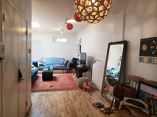 Rented by Lodger Corp | media 17