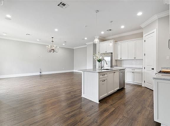 4th image of 332 Bragg St