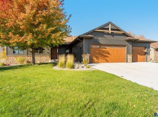 8221 S Copper Ridge Rd, Sioux Falls, SD 57108