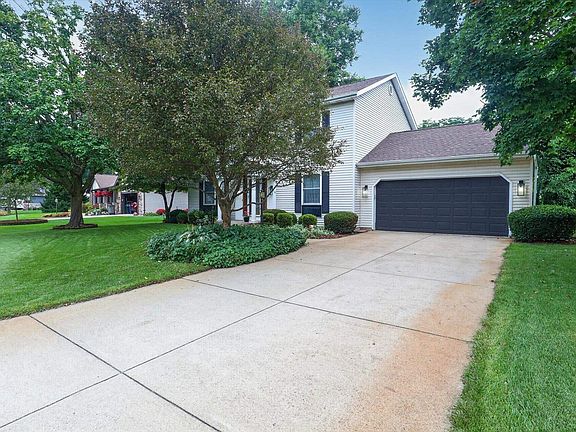 3rd image of 22933 Alderwood Ct