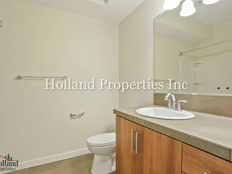 7898 NE Miriam Way — Photo 14