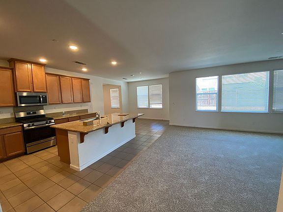 4th image of 8764 Esperia Way