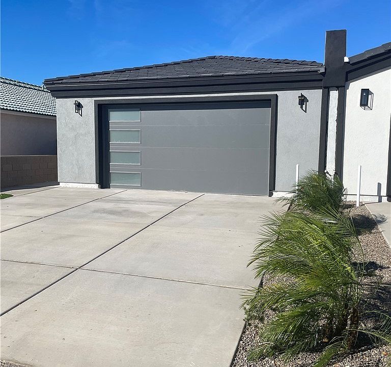 1st image of 2925 Country Club Drive