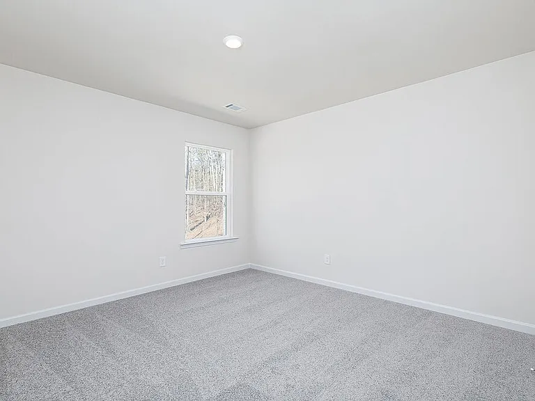 664 Mackenzie Cv — Photo 18