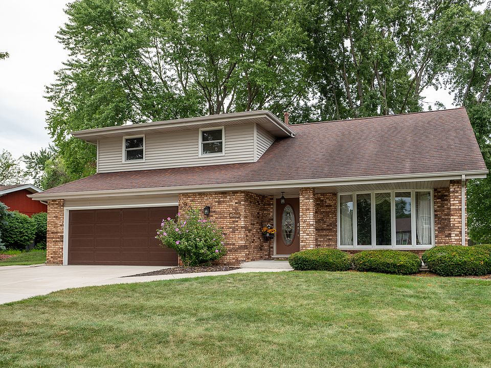 1st image of 902 Caprice Dr