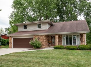 902 Caprice Dr, Shorewood, IL 60404