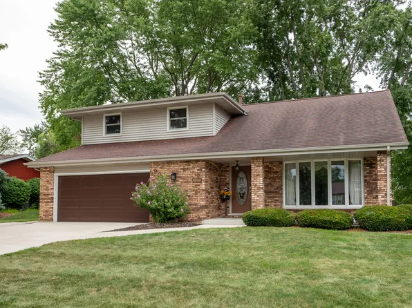 902 Caprice Dr, Shorewood, IL 60404