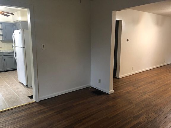 4th image of 895 W 8th Ave