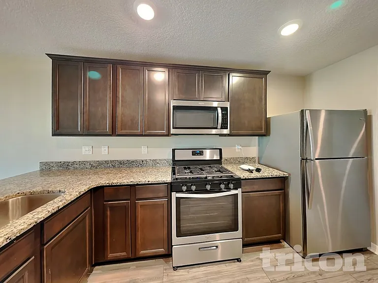 449 Kensington View Dr — Photo 7