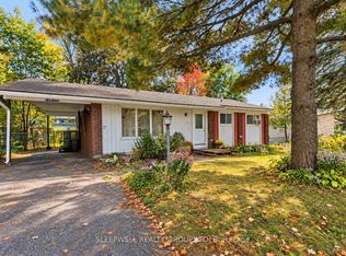 16 Banner Rd #B, Ottawa, ON K2H5T2
