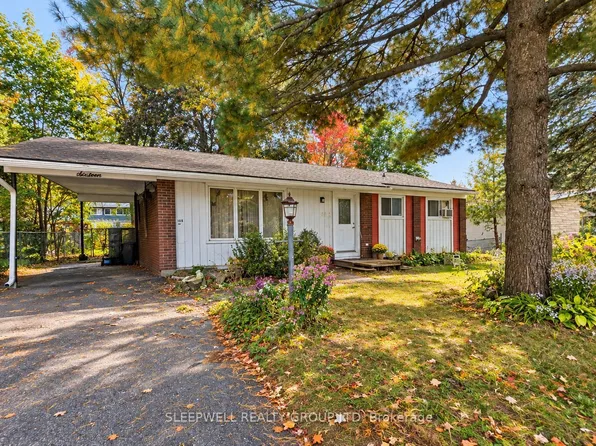 16 Banner Rd #B, Ottawa, ON K2H 5T2