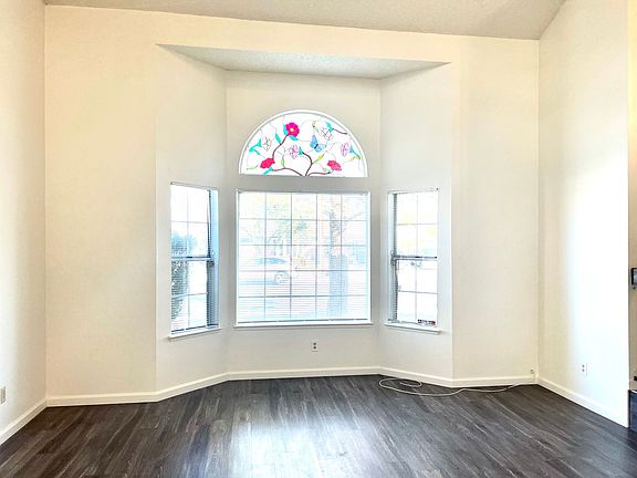 4th image of 408 Lorenzi St