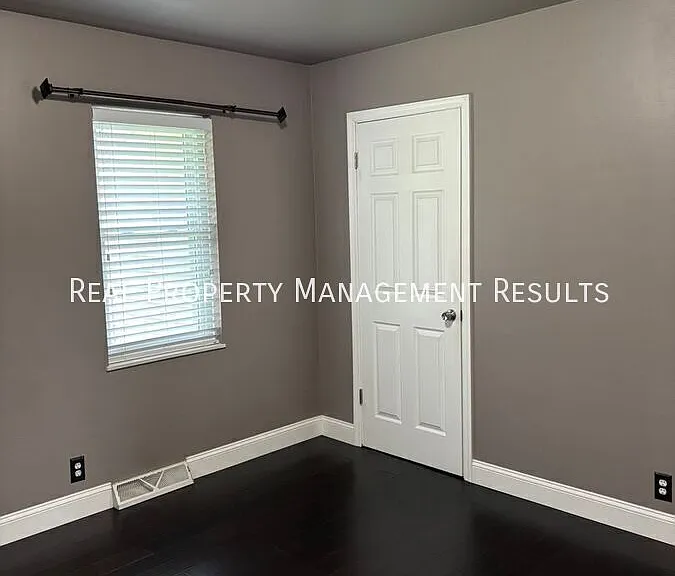 1762 Spring Ct — Photo 8