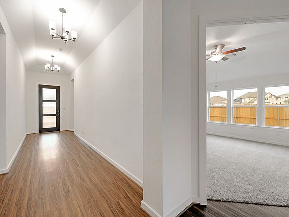5th image of 448 Washington Dr
