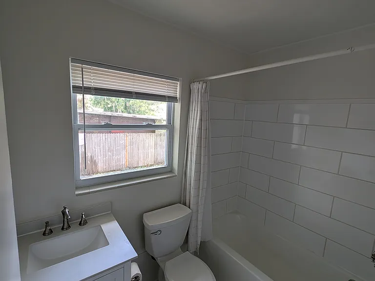 120 NE 14th Ave — Photo 13