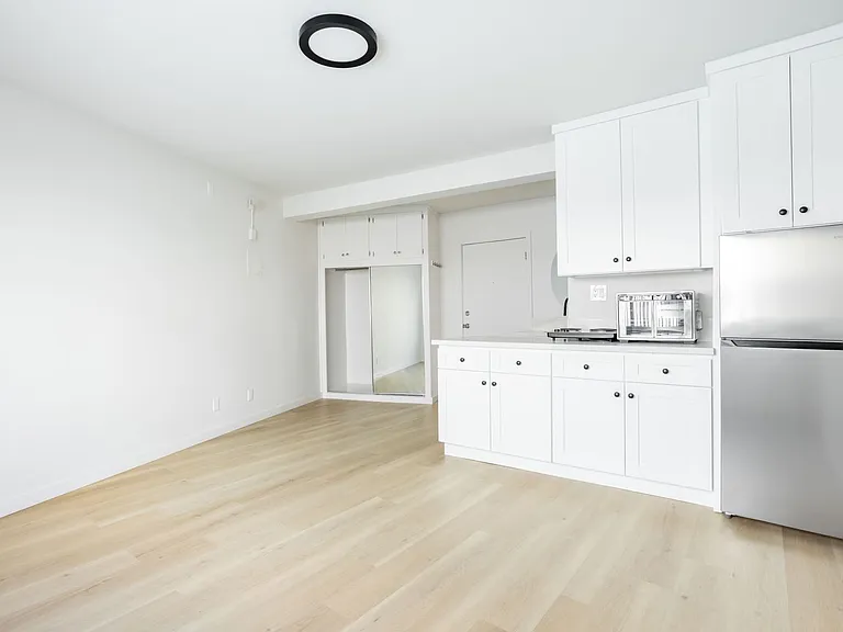 1811 Tamarind Ave — Photo 13