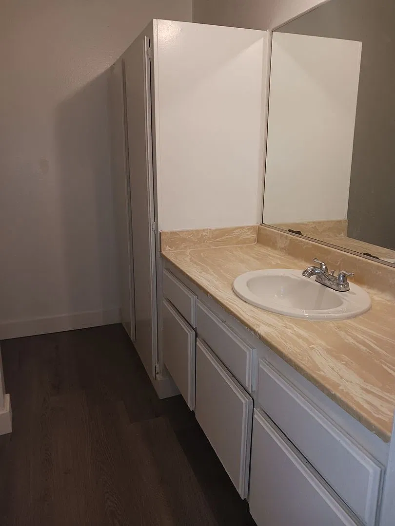 7107 Kester Ave Apmts - Van Nuys — Photo 4