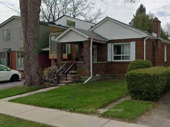 38 32nd St, Toronto, ON M8W 3G4