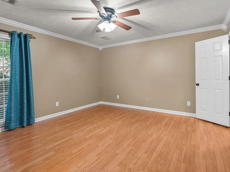 105 Walnut Ct — Photo 12