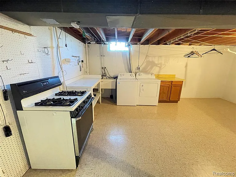 32827 Dover Ave — Photo 49