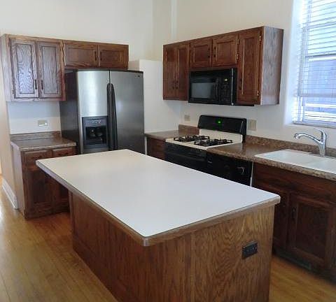 3rd image of 2728 N Artesian Ave