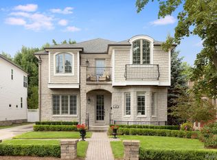 648 Bloomfield Ct, Birmingham, MI 48009