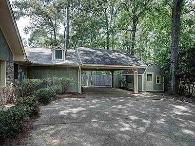 4th image of 200 Whippoorwill Rd