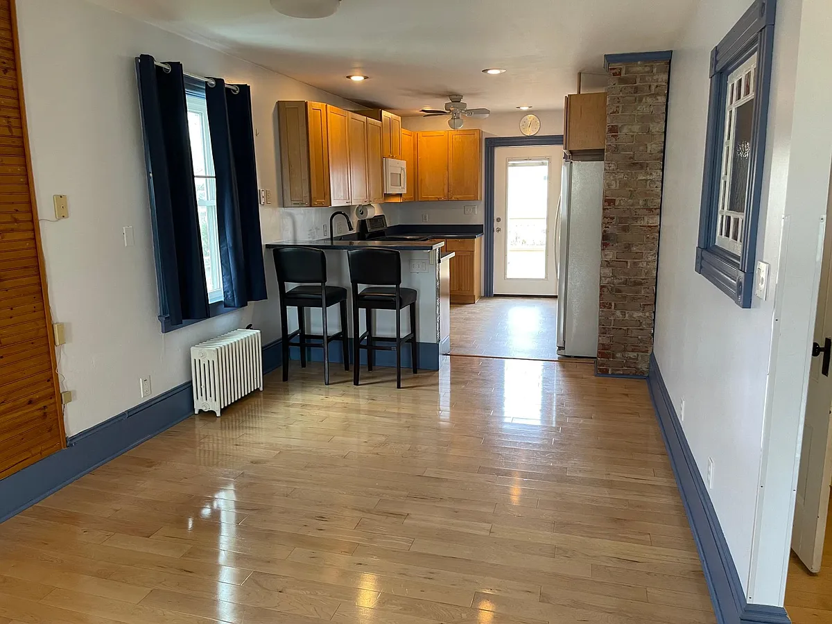 Building Photo - 15 Congdon Ave #2