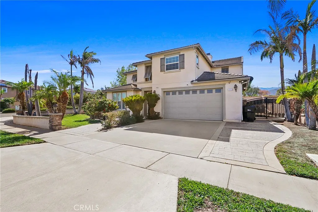 6 bed, 3.5 bath, 3563 sqft, $4,500 — Photo 3