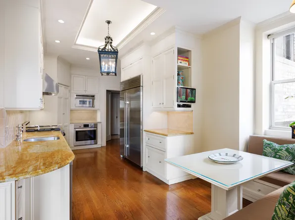 930 Park Avenue image 9 of 21