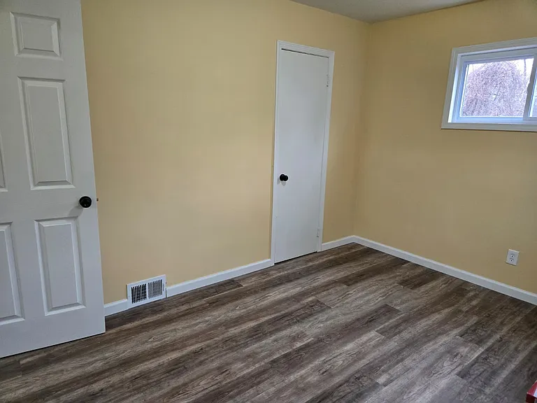 21541 Collingham Ave — Photo 4